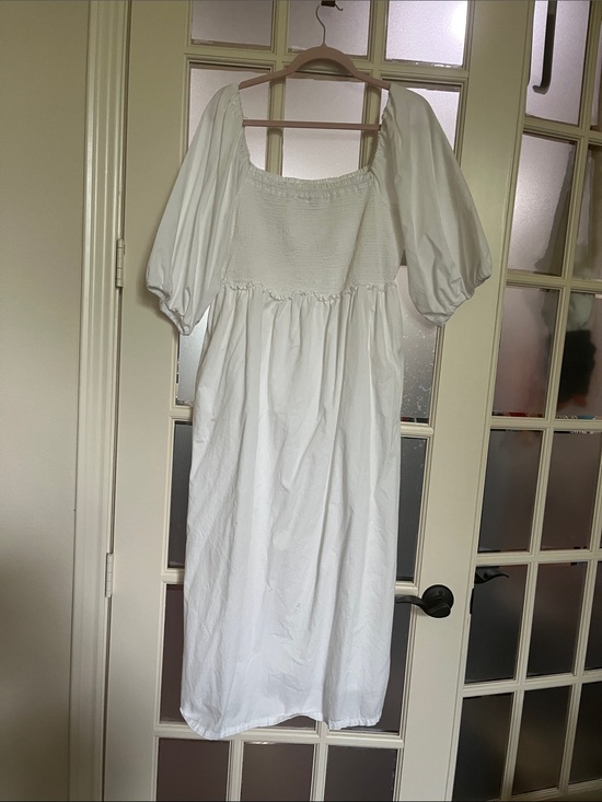 Free Assembly Dresses & Skirts - XXL Free Assembly Women’s White smocked bodice Midi Puff Sleeve Dress